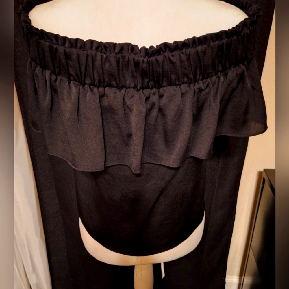 EXPRESS RUFFLED OFF THE SHOULDER FUN FLIRTY TOP. NWOT